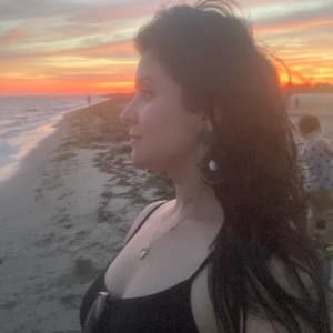 Meet your Posher, Dina